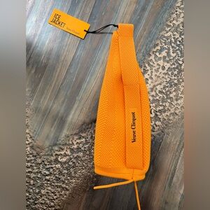 Veuve Clicquot champagne Ice Jacket NWT